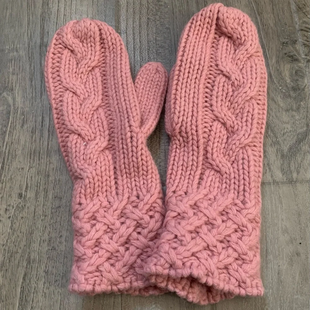 NWOT Portolano Youth Knitted Mitten.